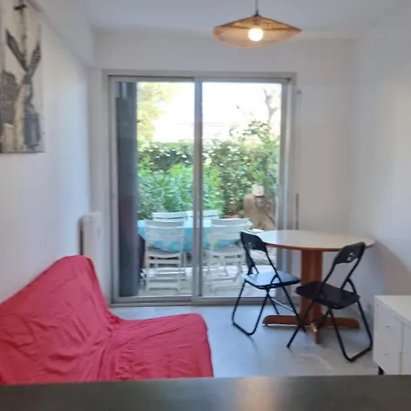 Daire 2p Juan Les Pins Proche